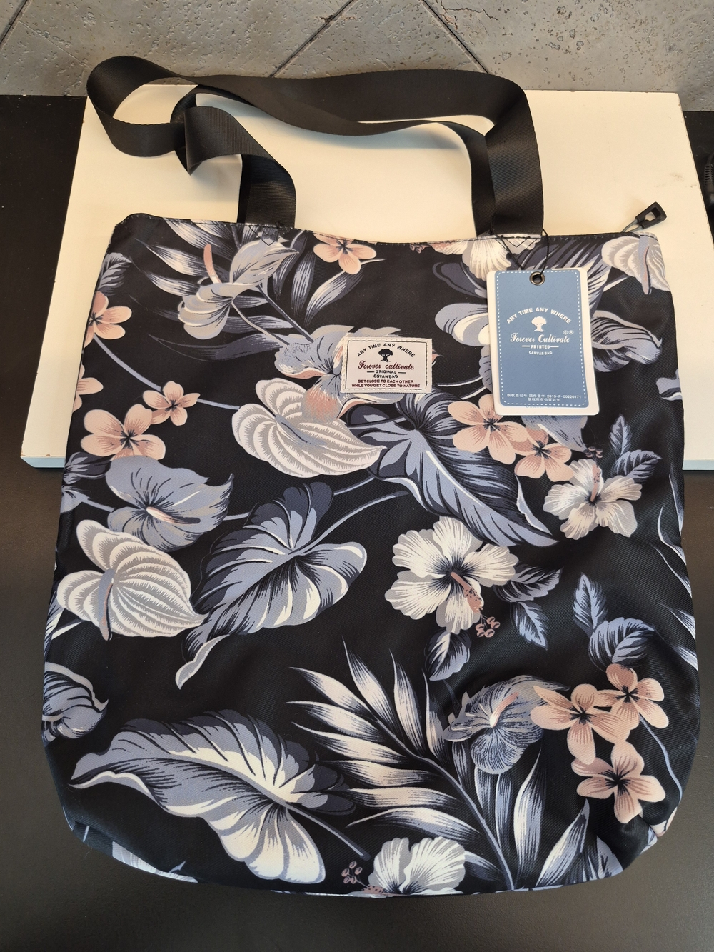 ESVAN NWT Floral Travel/Gym/ Beach Tote